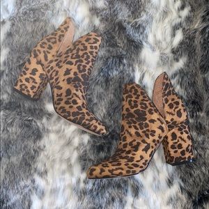 NWOB Steve Madden Side Slit Leopard Bootie - Sz 6